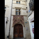 Das Portal des Palais-du-Roure in Avignon